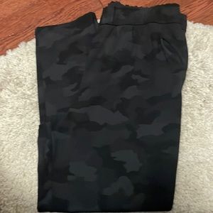 Lululemon jogger size 12